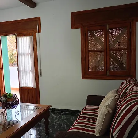 Cultural Montelucia 公寓 *